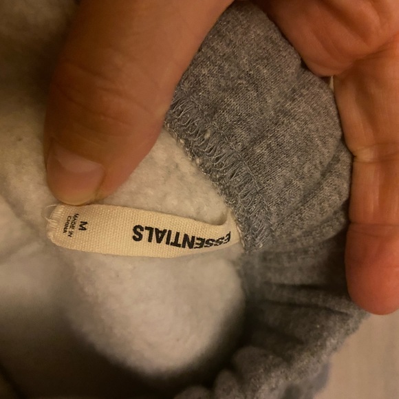 Essentials Shorts - Picture 4 of 4